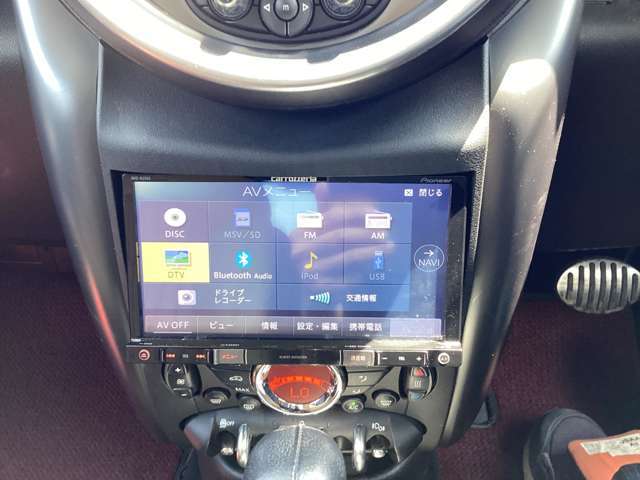 こちらのナビはワンセグ、CD、DVD視聴可能です。楽しみながら運転できますね。