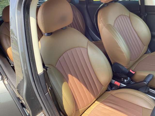 運転席の写真になります！