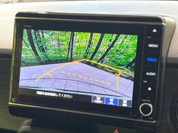 【バックカメラ】駐車時に後方がリアルタイム映像で確認できます。大型商業施設や立体駐車場での駐車時や、夜間のバック時に大活躍！運転スキルに関わらず、今や必須となった装備のひとつです！