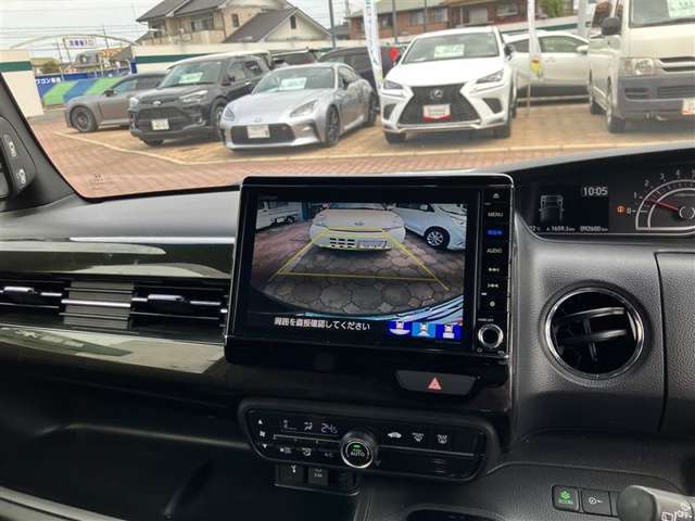 車庫入れラクラク、バックモニター付！バック駐車が苦手な方でもこれなら安心ですね☆