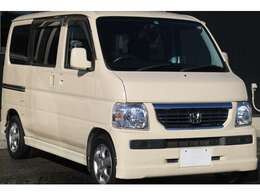 広い室内空間と個性的なスタイルの軽乗用車「バモス（VAMOS）」。