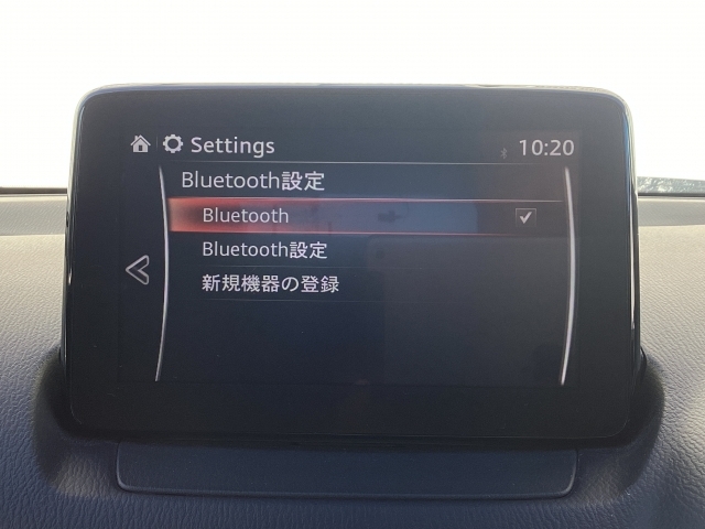 Bluetooth付き。お持ちのスマホに連動していただきお車を通して電話や音楽をお使いいただく事が出来、大変便利です☆