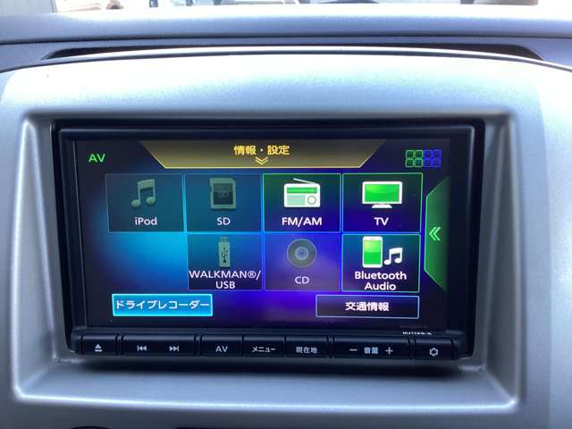 ナビはタッチパネル式で簡単操作☆フルセグTVで映像もとっても綺麗です！