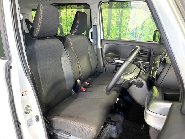運転席シート廻りは使用感も少なく、良好な状態となっています。丁寧に使われていたことがよくわかりますね。