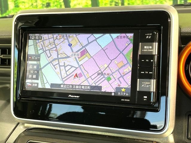 【ナビゲーション】目的地までしっかり案内してくれる使いやすいナビ。Bluetooth接続すればお持ちのスマホやMP3プレイヤーの音楽を再生可能！毎日の運転がさらに楽しくなります！！