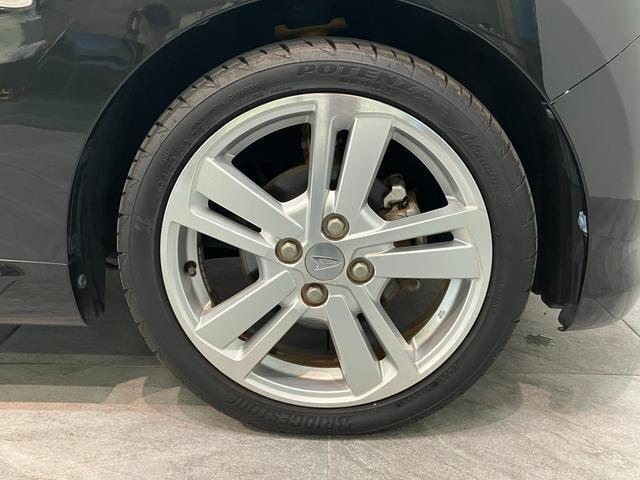 品質へのこだわり！専門のカークリーニング業者さんに依頼をして徹底的に内装・外装をキレイにしてもらっております。外装は磨きもしてもらっていますのでピカピカですね☆