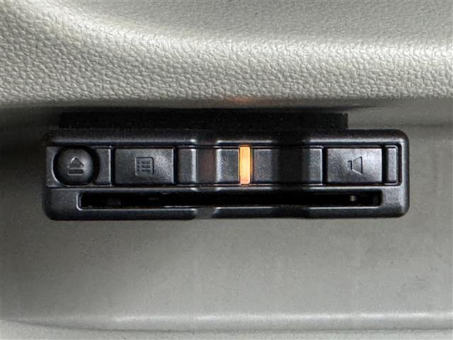 【ETC】有料道路を利用する際に料金所で停止することなく通過できる、ETC車載器（ノンストップ自動料金収受システム機器）が装備されています。セットアップを行うことで利用可能になります。