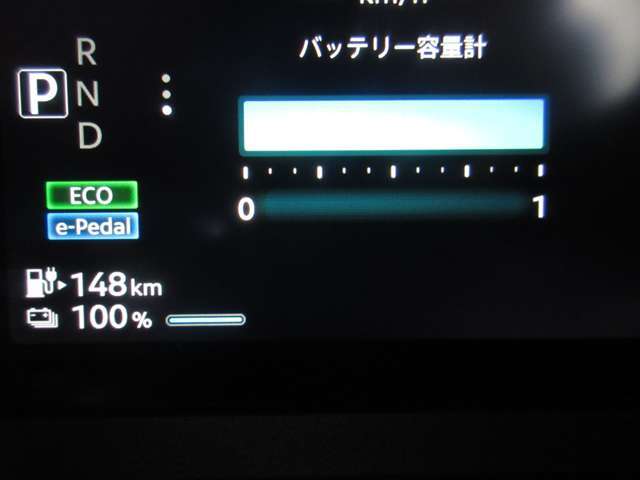 バッテリーは12セグメント残っております☆ 100％で148kmは、ECOモードON・エアコンOFFの数値です。電費等で変化致しますので、おおよその参考になさって下さい♪