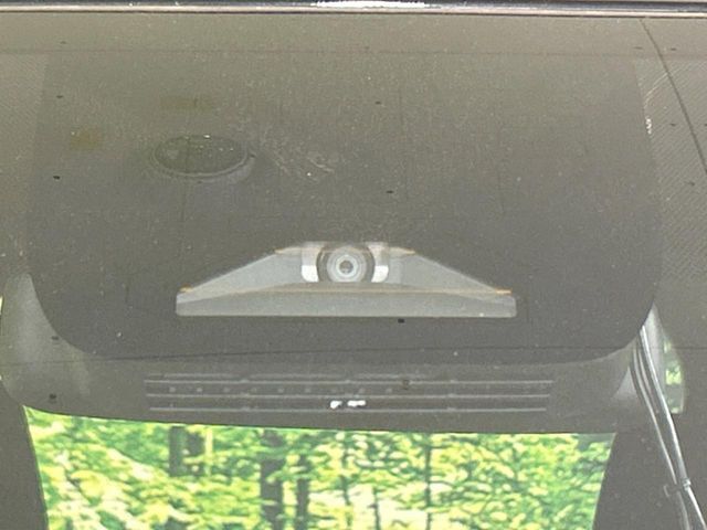 【トヨタセーフティセンス】走行中に前方の車両等を認識し、衝突しそうな時は警報とブレーキで衝突回避と被害軽減をアシスト。より安全にドライブをお楽しみいただけます。