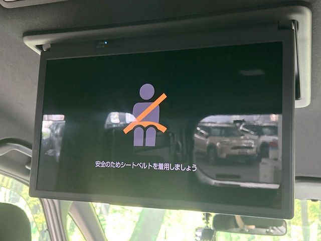 【フリップダウンモニター】大画面モニターで後席でもエンタメをお楽しみいただけます。小さなお子様にも大人気の装備です♪