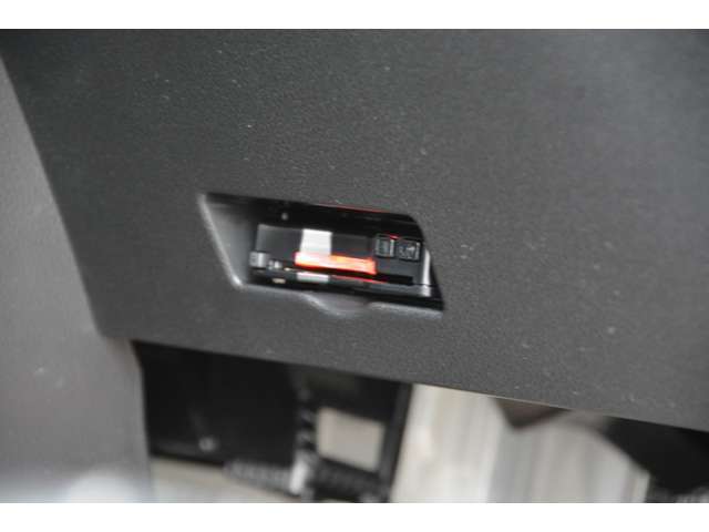 本体アンテナ分離型ETCユニット付きです！（ETCセットアップ込）本体も目立たずにすっきりと取付いたします♪お問い合わせは079-280-1118、新車専門店カーズカフェは総額表示で安心価格です！