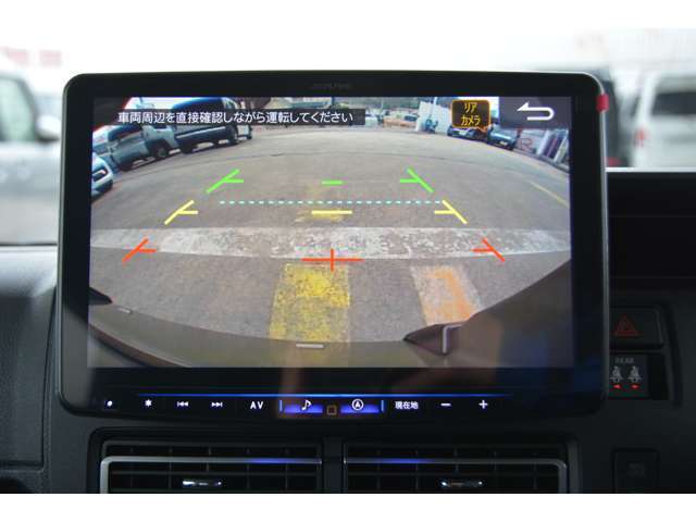 ナビ連動バックモニター付きです！ガイドラインも表示されますよ＾＾車庫入れ楽々です♪お問い合わせは079-280-1118、カーズカフェ　カーベル姫路東までお気軽にお電話ください＾＾