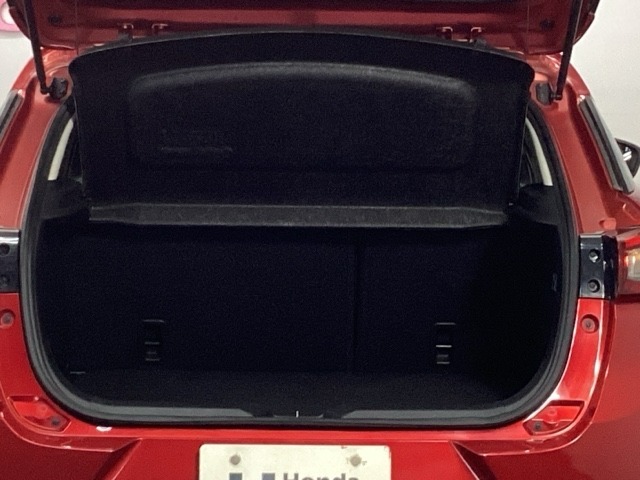 トランク荷室十分な容量あります。