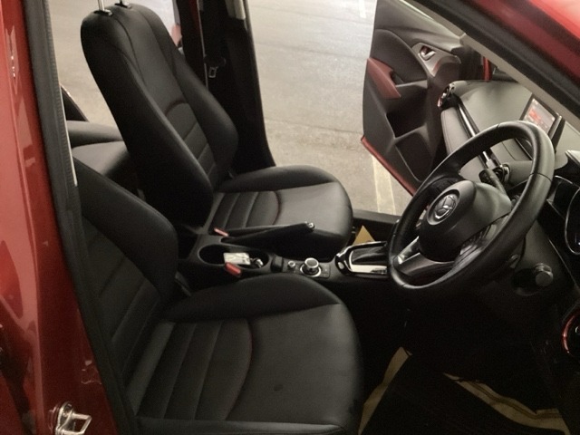 シートはフィット性も良く、楽な運転姿勢を保てます。