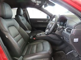 【運転席シート】へたりがちな運転席も大きなへたりがなく、綺麗な状態です。