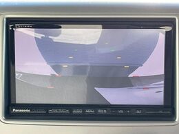 【バックカメラ】駐車時に後方がリアルタイム映像で確認できます。大型商業施設や立体駐車場での駐車時や、夜間のバック時に大活躍！運転スキルに関わらず、今や必須となった装備のひとつです！