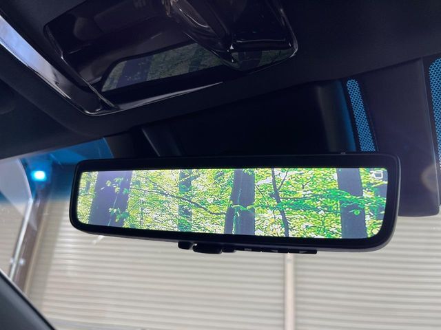 【デジタルインナーミラー】後席の大きな荷物や同乗者で後方が確認しづらい時でも安心！カメラが撮影した車両後方の映像をルームミラー内に表示。クリアな視界で状況の確認が可能です！