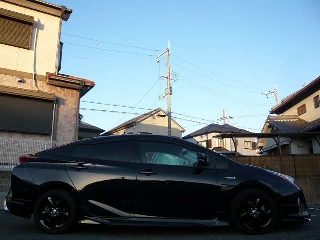 こちらのお車ですが、ノーマル車高にエアロ付きとなります、ローダウン施工も可能でございますので、お気軽にご相談くださいませ♪