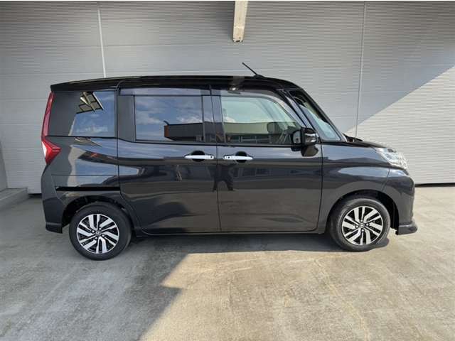 全車1年間の走行距離無制限のロングラン保証付きです。また、さらに安心をお求めの方には1年～2年の保証延長ができる「ロングランα保証」（有償）もお選びいただけます。