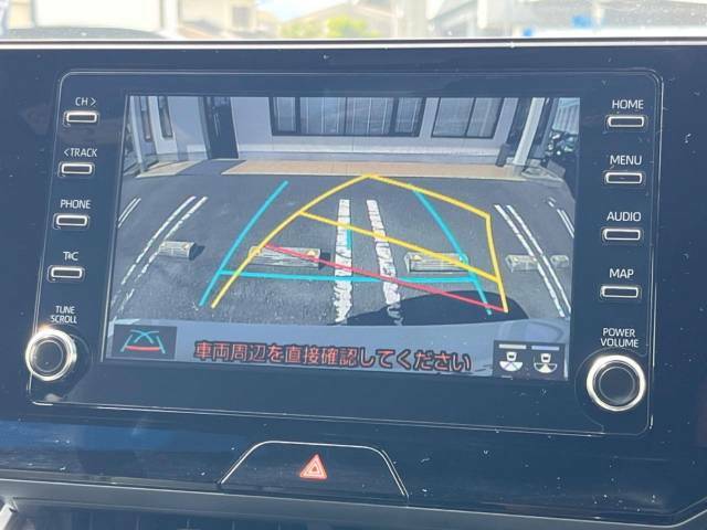 【バックカメラ】駐車時に後方がリアルタイム映像で確認できます。大型商業施設や立体駐車場での駐車時や、夜間のバック時に大活躍！運転スキルに関わらず、今や必須となった装備のひとつです！