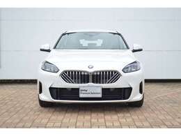 さらに、全国の正規ディーラーにて、対応可能な認定中古車保証付となります。アフターメンテナンスもお近くの正規ディーラーにて可能となりますので、ご安心してお選びいただけます。