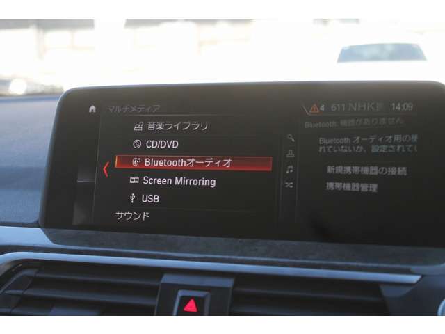 純正HDDナビは地デジ、Bluetooth、ミュージックサーバーなど機能も豊富です。