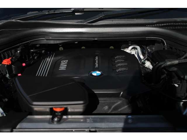 2リッターディーゼルターボエンジン。低燃費ながらパワフルな噴け上がりです。