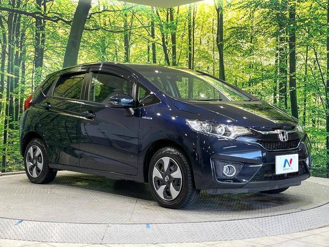 大好評のボディコーティング「弾スプラッシュコート」もご納車までに施工可能。通常のガラスコートと異なる、耐久年数6年の無機質ガラスコーティングが、ボディをキレイな状態に保ってくれます。