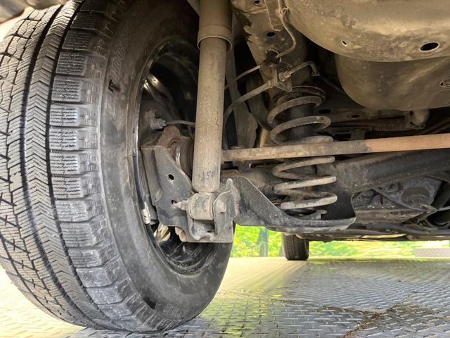 お車を安心してお乗りいただく為には、足回りの定期点検が欠かせません。サービスサポート（有償保証）では無料点検もご提供しており、安心のカーライフをお過ごしいただけるサポート体制が整っています。