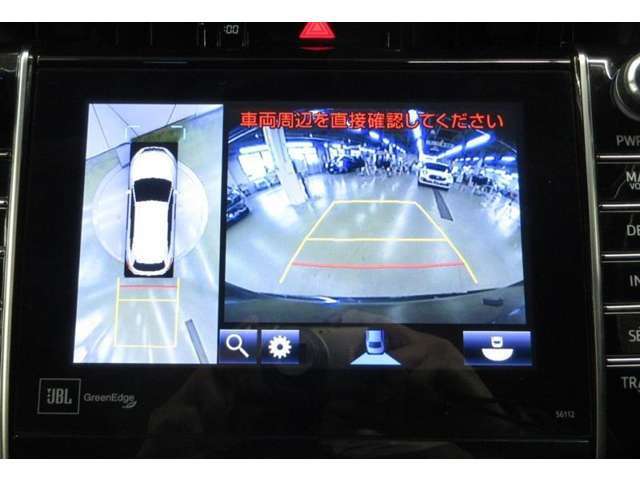 車両を上から見たような映像をナビ画面に表示するパノラミックビューモニター。