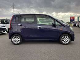 指定工場は別名民間車検場と呼ばれ、陸運支局に代わって車検（検査）を行うことができる工場です。そのため陸運局と同じ検査ラインを自社の工場に持っています。実際の車検の検査を自社で行うことができます。