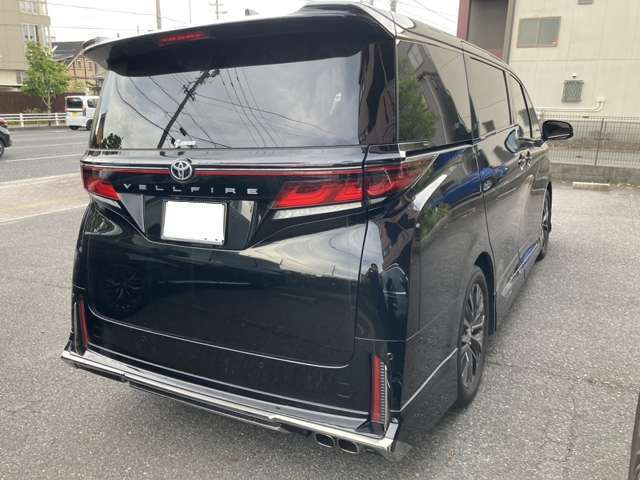 在庫車両はストックヤードにも保管中ですので、ご来店の際には事前にご連絡をいただけますとスムーズにご案内が可能です。また、在庫確認の上、ご来店くださいませ。