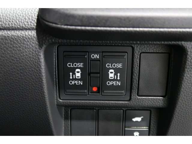 ◆◆両側電動スライドドア！！荷物で手が塞がる時など簡単にドアの開閉が出来ます！何より力いらずで開閉OK！女性やお年寄りにも優しい♪電動機能はOFFにもできますから元気なお子様の駆け出しも安心！