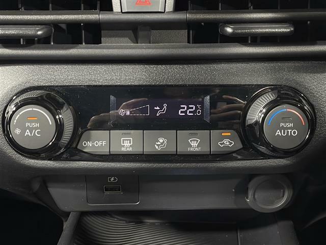 【オートエアコン】車内温度を感知して自動で温度調整をしてくれるのでいつでも快適な車内空間を創り上げます！