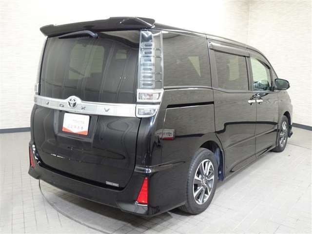 走りにこだわりながら収納力も持ち合わせたお車です。荷物を載せて軽快なドライブを楽しめますよ♪