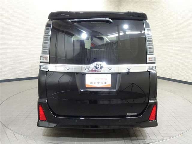 バックカメラが付いているので後方確認が非常にしやすいです。今や運転初心者も熟練者も必須装備！ついていて損はないですね♪