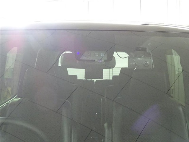 サポカーSとは、衝突被害軽減ブレーキに加えて、ペダル踏み間違い時加速抑制装置※を搭載したクルマが対象となります。詳しくは販売店スタッフまでおたずねください。※マニュアル車は除く