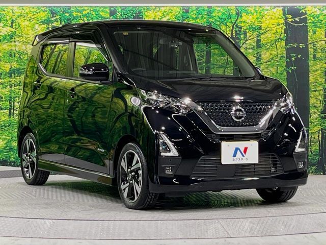 大好評のボディコーティング「弾スプラッシュコート」もご納車までに施工可能。通常のガラスコートと異なる、耐久年数6年の無機質ガラスコーティングが、ボディをキレイな状態に保ってくれます。