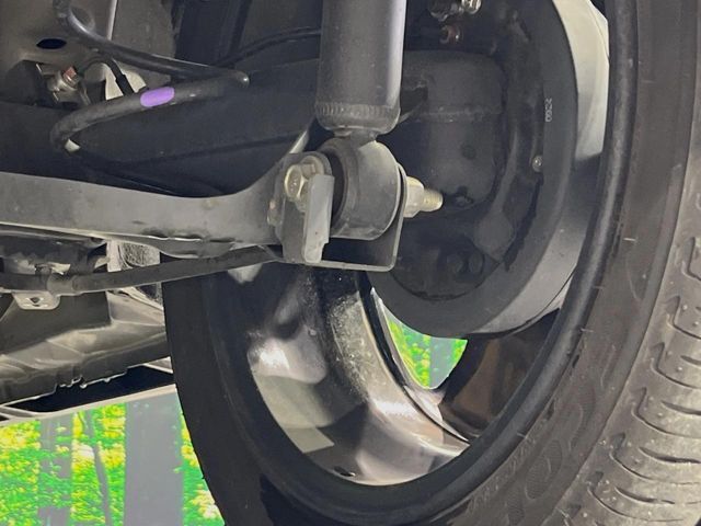 お車を安心してお乗りいただく為には、足回りの定期点検が欠かせません。サービスサポート（有償保証）では無料点検もご提供しており、安心のカーライフをお過ごしいただけるサポート体制が整っています。
