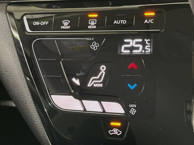 【オートエアコン】一度お好みの温度に設定すれば、車内の温度を検知し風量や温度を自動で調整。暑い…寒い…と何度もスイッチ操作をする必要はありません。快適な車内空間には必須の機能ですね♪