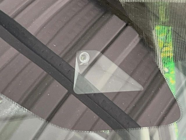 【インテリジェントエマージェンシーブレーキ】フロントカメラで前方の車両や歩行者を検知。衝突しそうな時は衝突被害軽減ブレーキが作動、衝突回避をサポート。より安全にドライブをお楽しみいただけます。