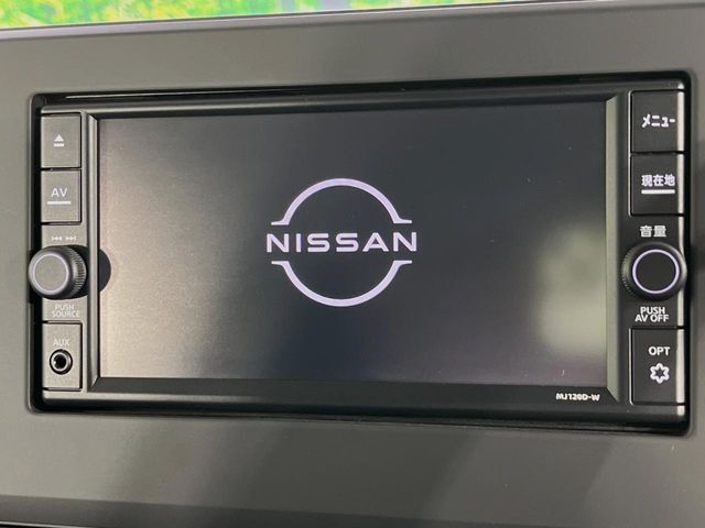 【純正ナビ】人気の純正ナビを装備しております。ナビの使いやすさはもちろん、オーディオ機能も充実！キャンプや旅行はもちろん、通勤や買い物など普段のドライブも楽しくなるはず♪