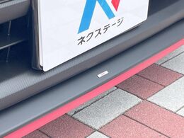 【STIパフォーマンスパッケージ】STIのエアロで統一。外観のスポーティーさを際立たせてくれるだけでなく、STIパーツにて速走行時のバランスを最適化し、お車の剛性を高めてくれます。