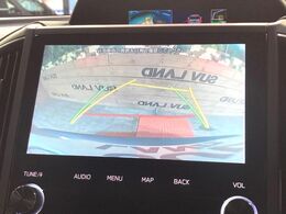 【純正ナビ】人気の純正ナビを装備しております。ナビの使いやすさはもちろん、オーディオ機能も充実！キャンプや旅行はもちろん、通勤や買い物など普段のドライブも楽しくなるはず♪