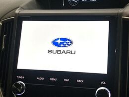【純正ナビ】人気の純正ナビを装備しております。ナビの使いやすさはもちろん、オーディオ機能も充実！キャンプや旅行はもちろん、通勤や買い物など普段のドライブも楽しくなるはず♪