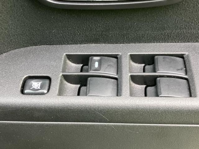 WECARSの展示場では実際に見て、触ってお車をお選びいただけます！知識の豊富な営業スタッフが様々なカーライフをご提案いたします！