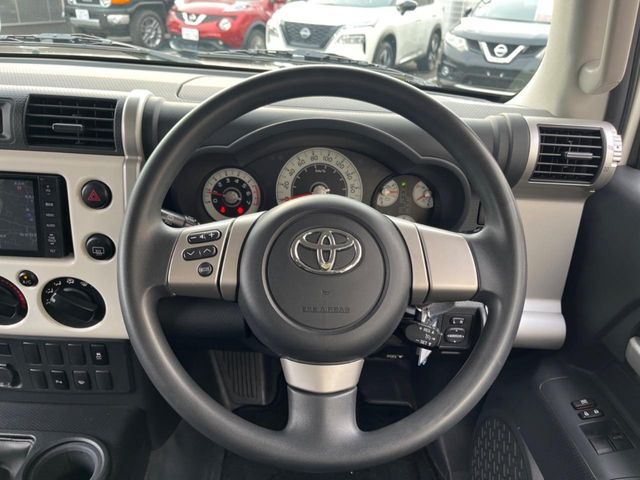 【ステアリングスイッチ】運転中、前方から目線をそらすことなく、オーディオ等の操作が可能な便利機能！安心＆快適なドライブを演出してくれます♪