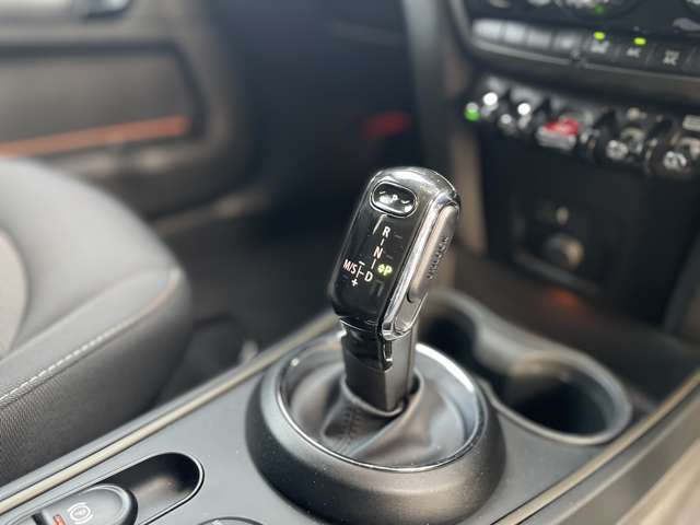 ご希望の車が売れてしまった場合や、装備や色など条件が合わない場合は、LIBERALAのバックオーダーシステムを是非ご利用ください。