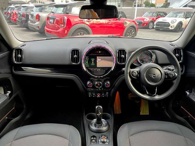 LIBERALAでは多種多様なボディコーティングを取り揃えております。その中でも高級※のコーティングをあなたの一台に。詳しくはコーディネーターがご提案させていただきます。