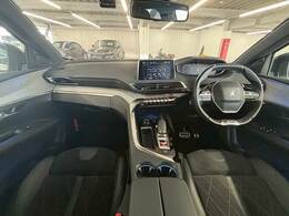 店内には最新ナビの展示ブースもございます。カロッツェリア・アルパイン・イクリプスのカーナビを取り扱っており、バックカメラ・フリップダウンモニターの取付も可能です。